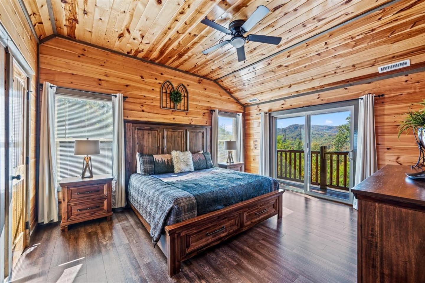 Indoor Pool, Volleyball Beach, Mountain View, Luxury Gatlinburg Exterior photo
