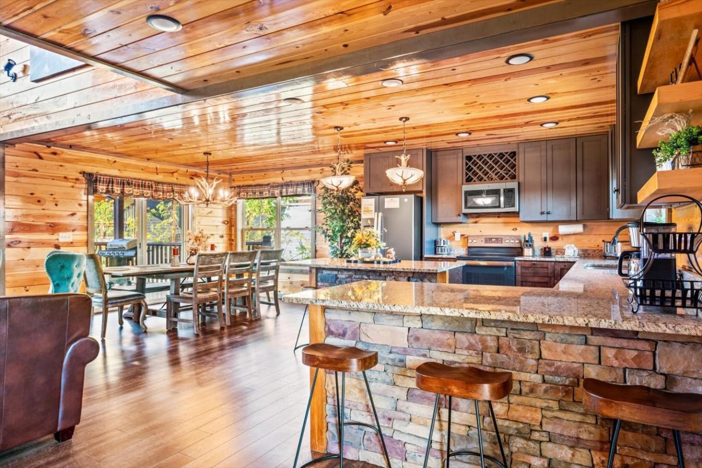 Indoor Pool, Volleyball Beach, Mountain View, Luxury Gatlinburg Exterior photo